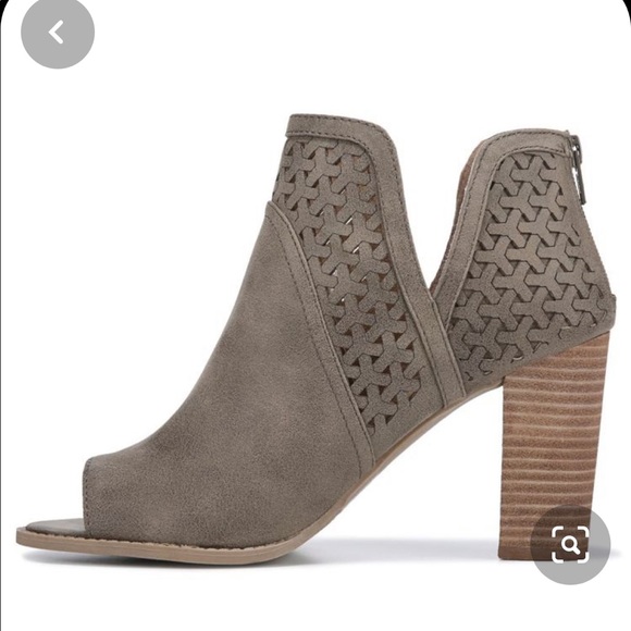 Report Shoes - NWOT Report Ricki Peep Toe
